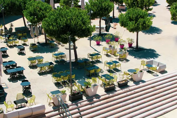 Home Swap Marseille - Wifi-Friendly Work Space Abounds