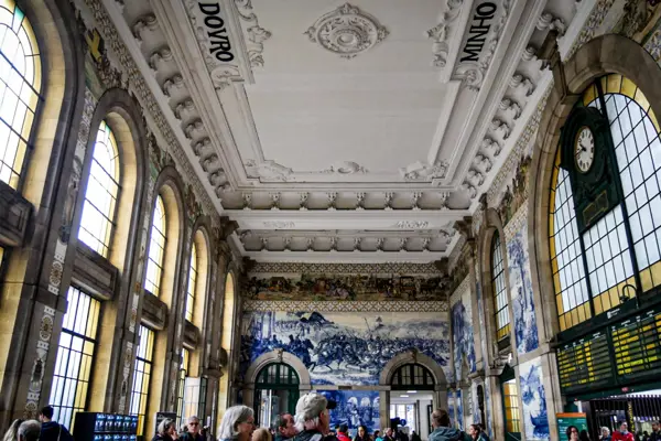 Home Swap Porto - Visit the São Bento Train Station