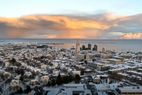 Home Swap Reykjavik - The Best Time to Visit: Midnight Sun or Northern Lights?