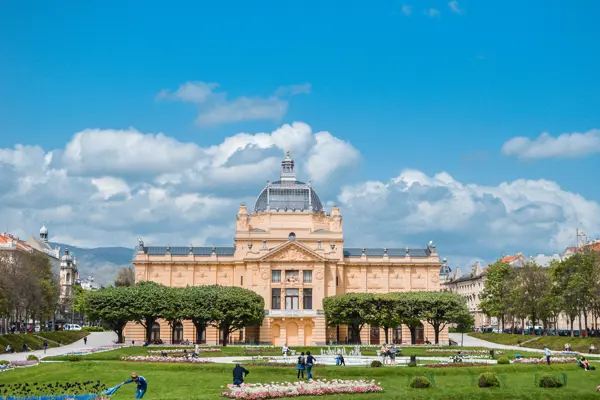 Home Swap Zagreb - Culture and Art